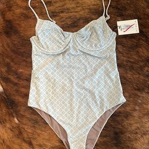 Acacia one piece small